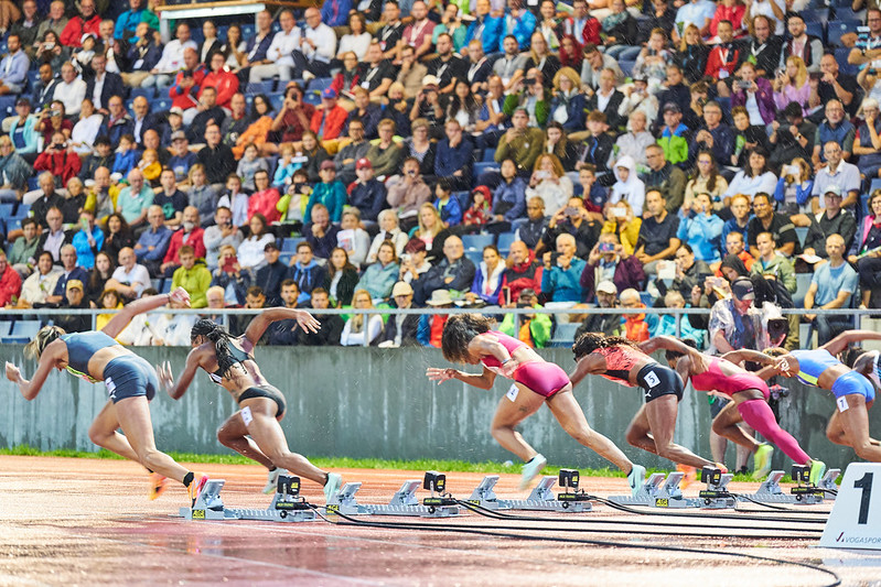 Sprinterinnen am Start von Spitzen Leichtathletik Luzern